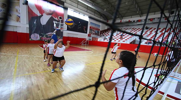 Bayraklı'da Kış Spor Okulları Sizi Bekliyor