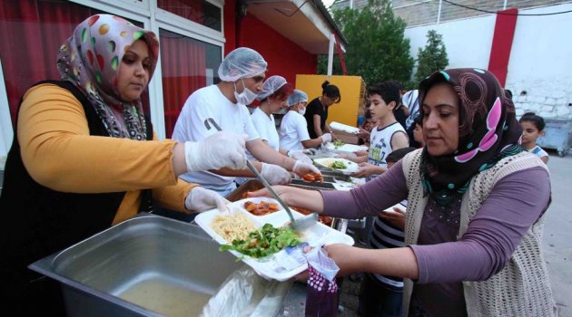 Bayraklı'da Ramazan coşkusu