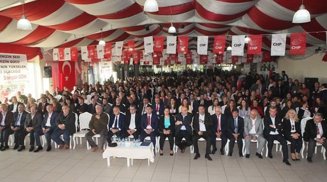 Bayraklı CHP'de Alper, güven tazeledi!
