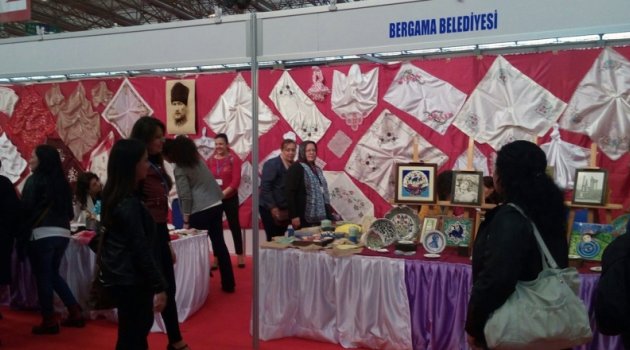 BERGAMALI KADINLAR KADIN EL EMEĞİ FUARINDA