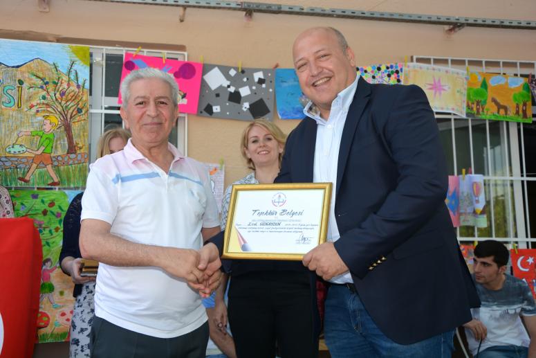 İYIBURNAZ ORTAOKULUNDA RENKLI BAHAR ŞENLIĞI