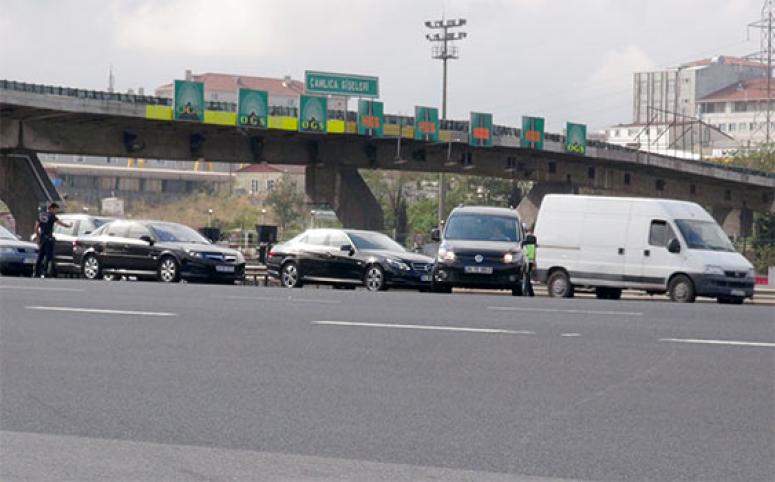 İSTANBUL'DA BOMBALI ARAÇ ALARMI!