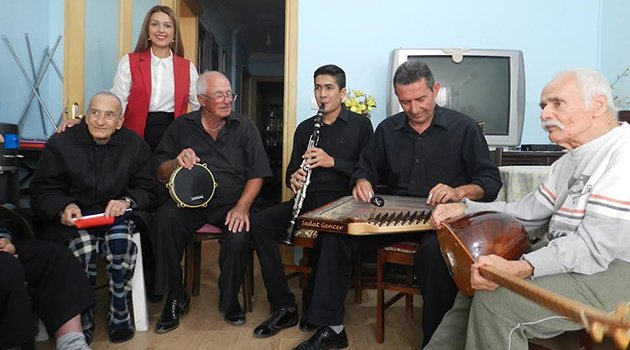 Bornova Becker’den Fasıllı Cumhuriyet Kutlaması