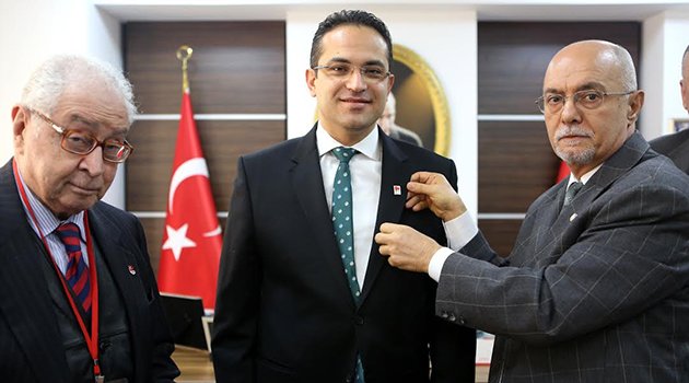 Bornova Belediye Başkanı Olgun Atila’ya Fair Play Madalyası