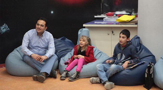 Bornova’da Çocuklar Bilimi Deneyerek Öğreniyor