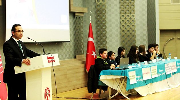 Bornova’da “İnternete Bağlıyım, Ama Bağımlı Değilim” Paneli