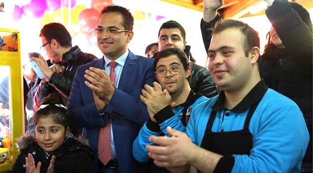 Bornova’da Özel Gün: Down Kafe 1 Yaşında