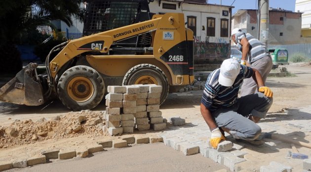 Bornova’da yol hamlesi