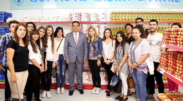 Bornova'da Dost Market İhtiyaç Sahiplerinin Yanında