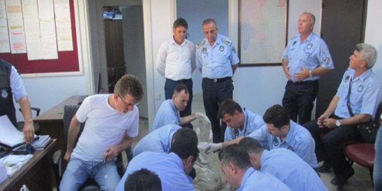ÇÖP EVDE ÇUVALLA PARA ÇIKTI…