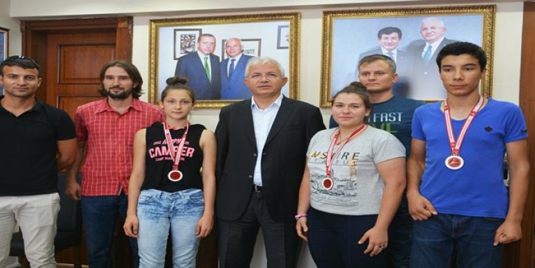 KİCK BOKSTA TORBALI’NIN GURURU OLDULAR
