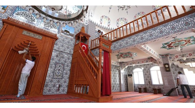 Buca Camilerinde Bayram Temizliği