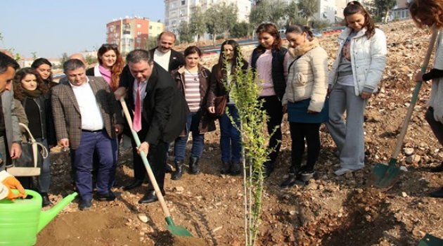 Buca’dan Öğretmenlere 3 Bin 942 Fidan