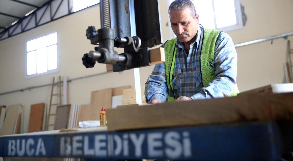 Buca’nın usta ellerine yeni marangozhane