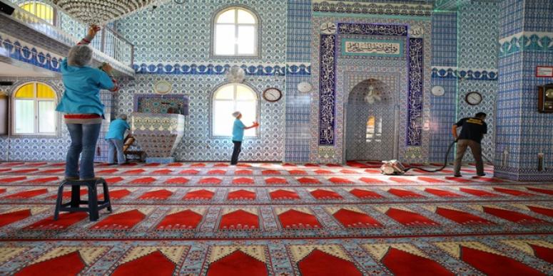 BUCA’DA CAMİLER BAYRAMA HAZIR
