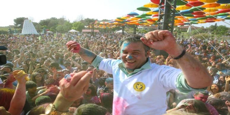 İZMİR BÖYLE RENKLİ FESTİVAL GÖRMEDİ