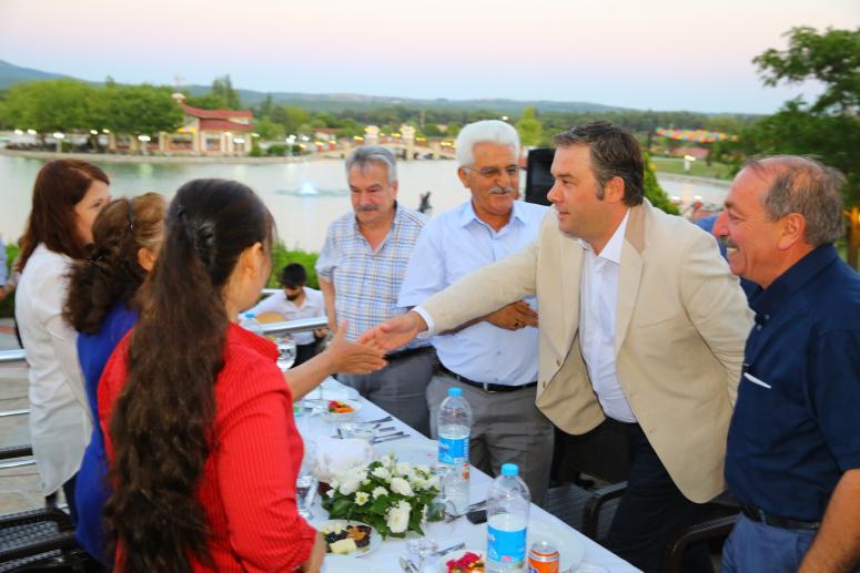 PİRİŞTİNA MUHTARLARLA İFTARDA BULUŞTU