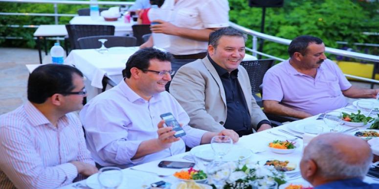PİRİŞTİNA MECLİS ÜYELERİ İLE İFTARDA BULUŞTU