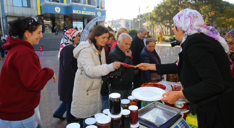 BUCA'NIN ORGANİK ÜRÜNLERİ SERGİLENDİ