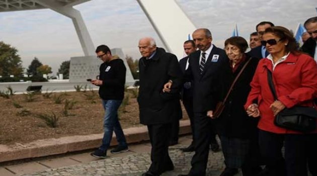 Bugün Bülent Ecevit'in Ölüm Yıl Dönümü