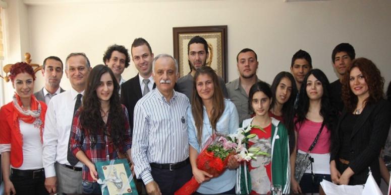 BAŞARILI ÖĞRENCİLERE BURS