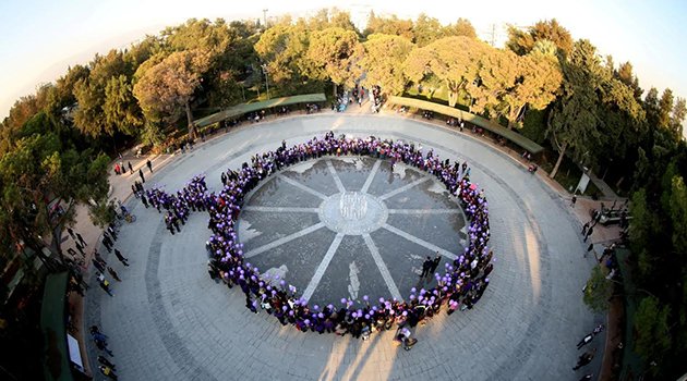 Büyükpark’ta Kadın Sembolü Oluşturdular