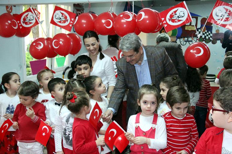 AYTUN ÇIRAY’IN 23 NİSAN NEŞESİ VE UMUDU