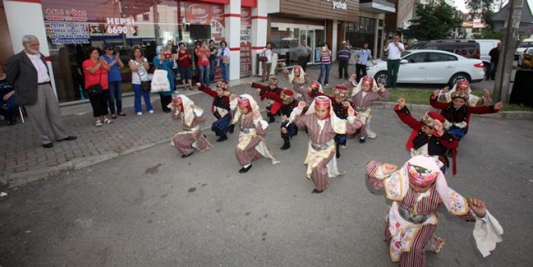 KARABAĞLAR'IN CADDELERİ ŞENLENDİ