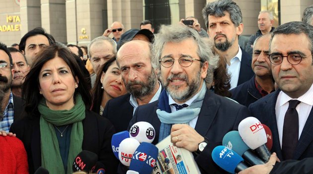 Can Dündar'ın oğlu içeri alınmadı