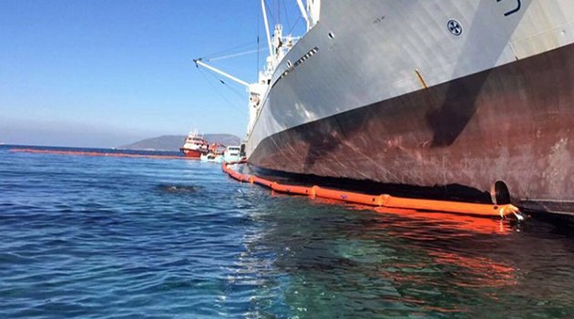 Çeşme'deki Sızıntı Temizleniyor