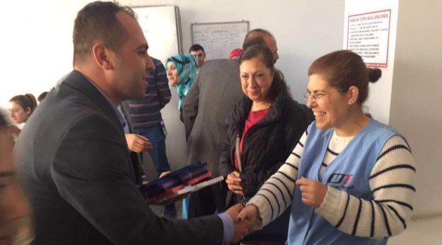 CHP, FABRİKA EMEKÇİSİ KADINLARIN YANINDA
