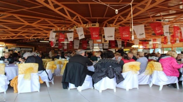 CHP Foça İlçe Örgütü Kahvaltıda Buluştu