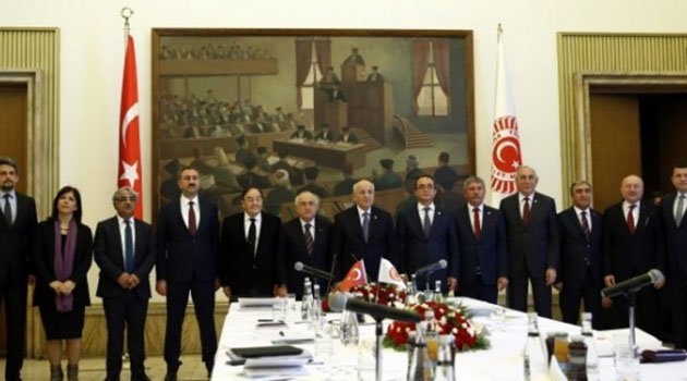 CHP ile AK Parti Anayasa Müzakerelerinin Ertelenmesini Görüştü
