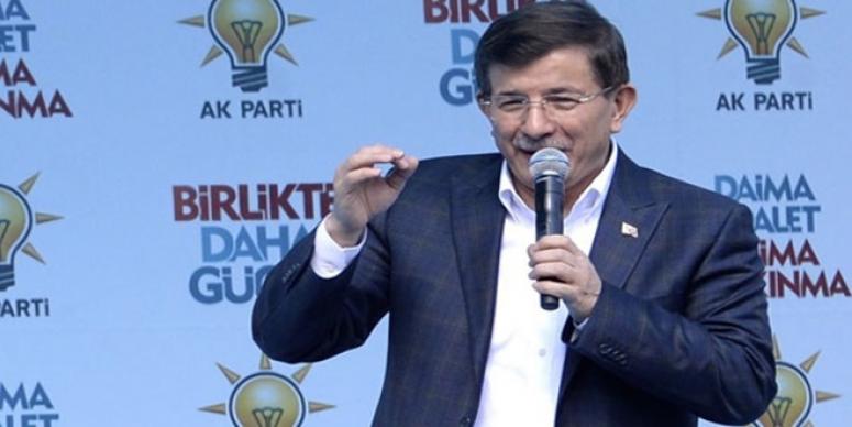 DAVUTOĞLU: CHP, HDP’NİN BARAJI AŞMASI İÇİN ÇALIŞIYOR