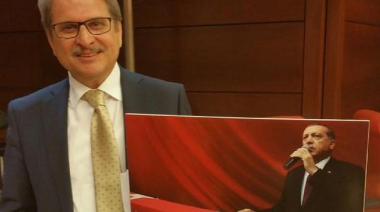 ERDOĞAN'IN FOTOĞRAFI AK PARTİLİLERİ ÇILDIRTTI