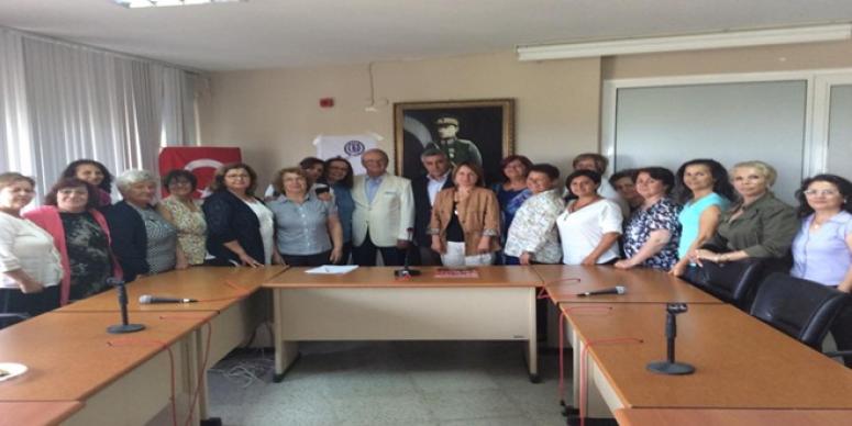 CUMHURIYET KADINLARINA BUGÜN ÇOK GÖREV DÜŞÜYOR