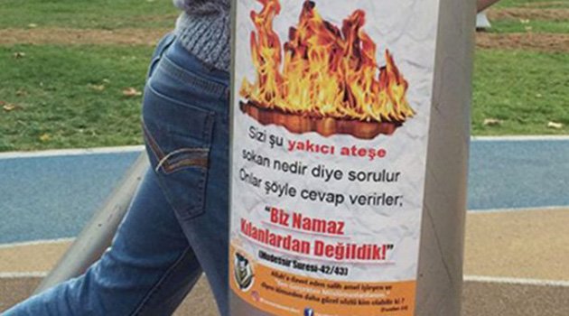 Çocuk Parkına 'Namaz Kılmazsanız Yanarsınız' Afişi