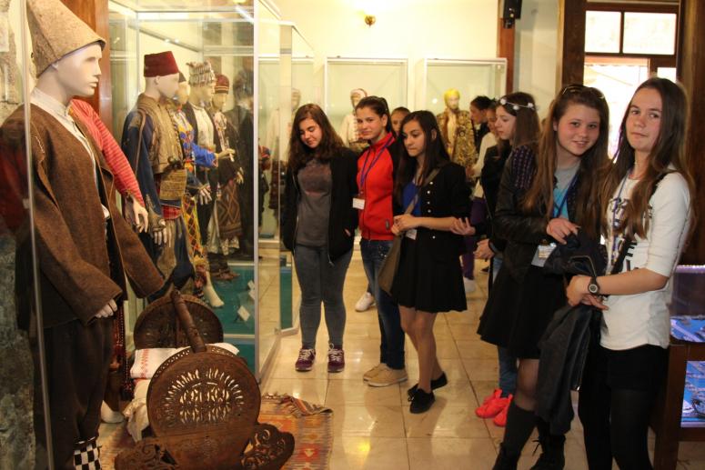 DÜNYA ÇOCUKLARINA İZMİR TURU