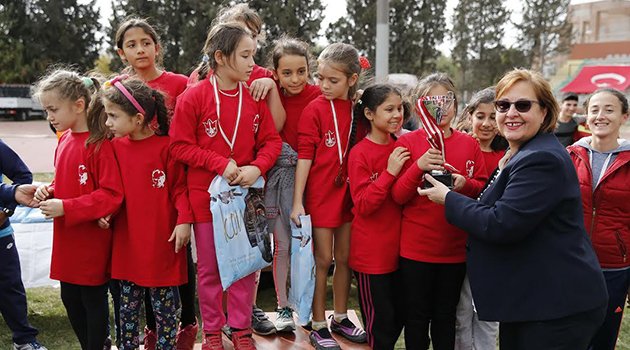 Cumhuriyet çocukları Ata'sına koştu