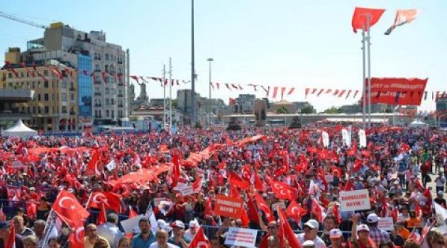 Cumhuriyet ve Demokrasi Mitingi Başladı