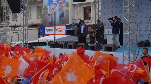 BAŞBAKAN DAVUTOĞLU'NDAN İZMİR'DE ÇİFTE MİTİNG!