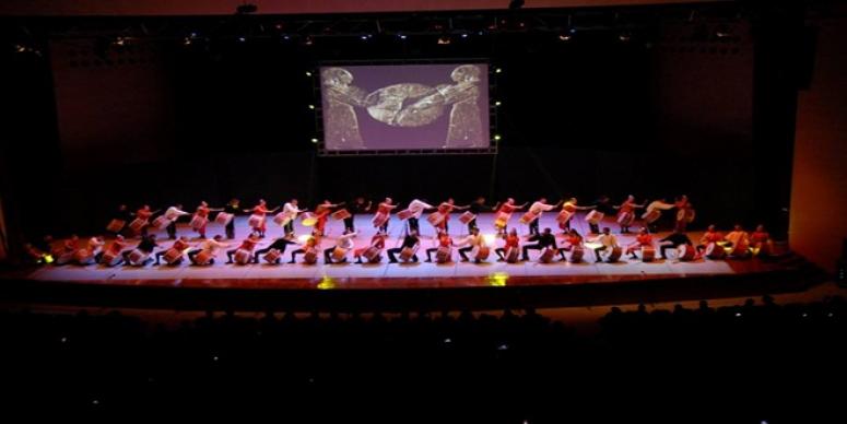 ANADOLU ATEŞİ, KUŞADASI’NDA AYAKTA ALKIŞLANDI