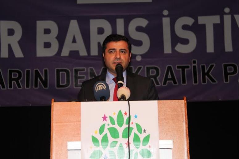 İZMİR'DEKİ BARIŞ TOPLANTISI'NDA DEMİRTAŞ'TAN MESAJ SELİ!