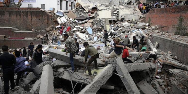 NEPAL'DE SON 81 YILIN EN ŞİDDETLİ DEPREMİ! ÖLÜ SAYISI BİNİ GEÇTİ