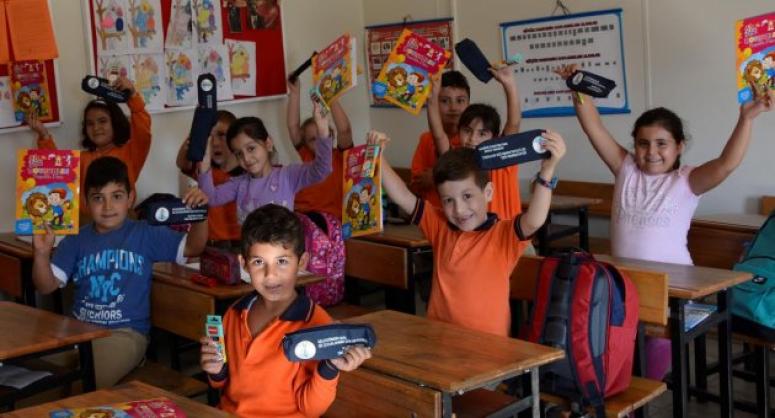 DİKİLİ'DEN EĞİTİME ÖRNEK DESTEK