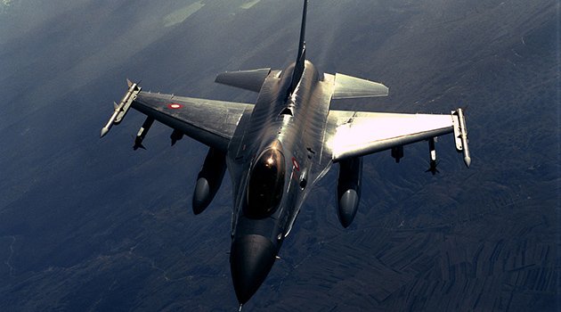 Diyarbakır'a Savaş Uçağı Düştü