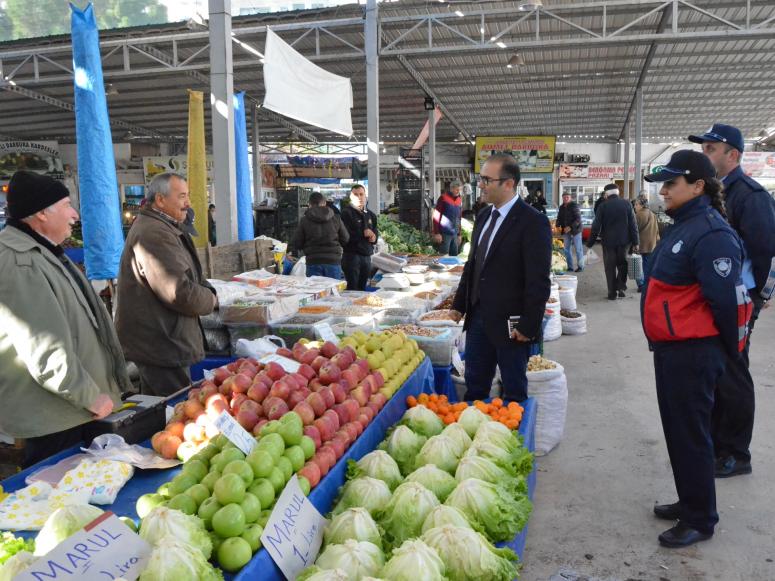 DİKİLİ'DE DENETİMLER DEVAM EDİYOR