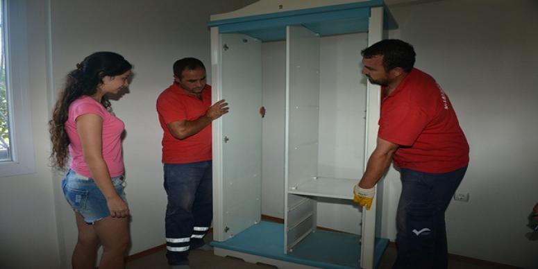 ÇİĞLİ BELEDİYESİ’NDEN ÜNİVERSİTE ÖĞRENCİLERİNE EŞYA YARDIMI