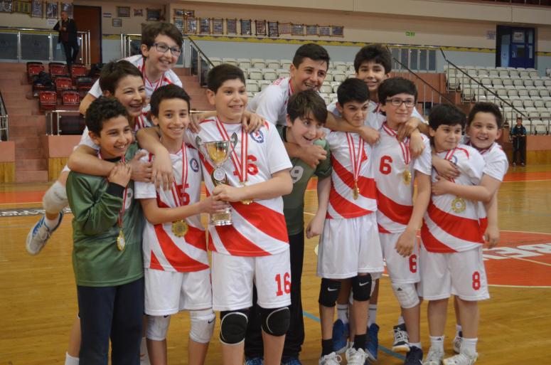 İFK HENTBOLDE YENİLGİSİZ TÜRKİYE ŞAMPİYONU