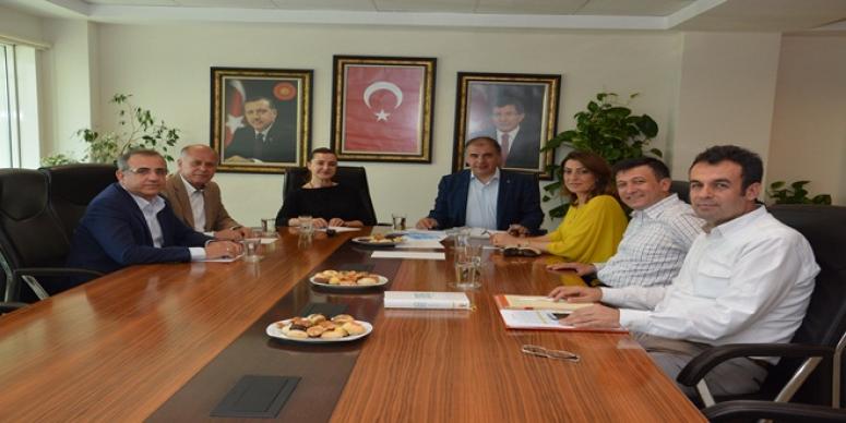 AK PARTİ İZMİR MİLLETVEKİLLERİ İSTİŞARE TOPLATISINDA BULUŞTU